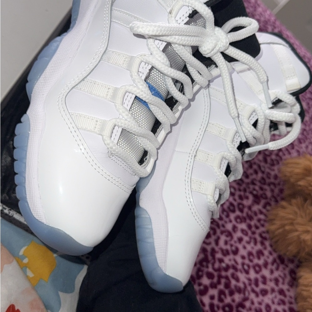 Legend blue 11s sz 4Y